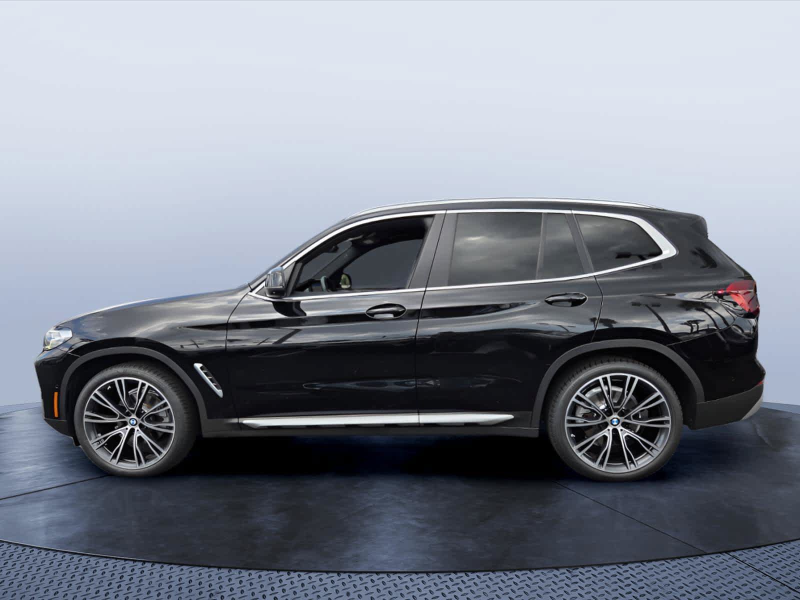 Used 2023 BMW X3 xDrive30i w/ Premium Package w/ZPA AWD/4WD image 3