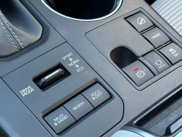 Used 2024 Toyota Highlander LE image 38