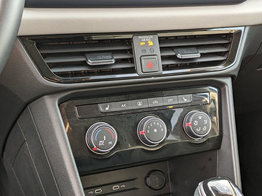 Certified 2023 Volkswagen Taos SE image 17