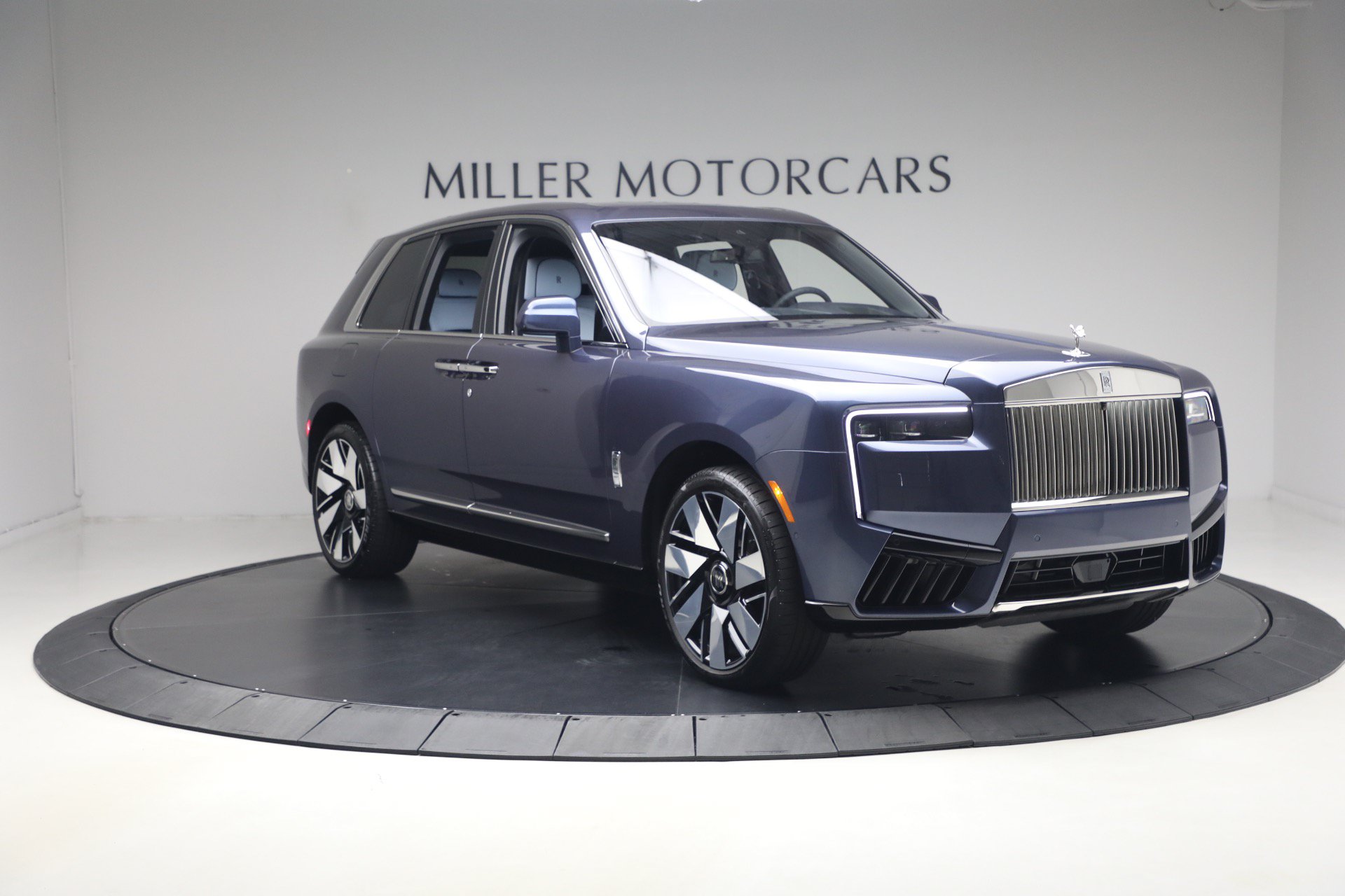 Certified 2025 Rolls-Royce Cullinan AWD/4WD image 8