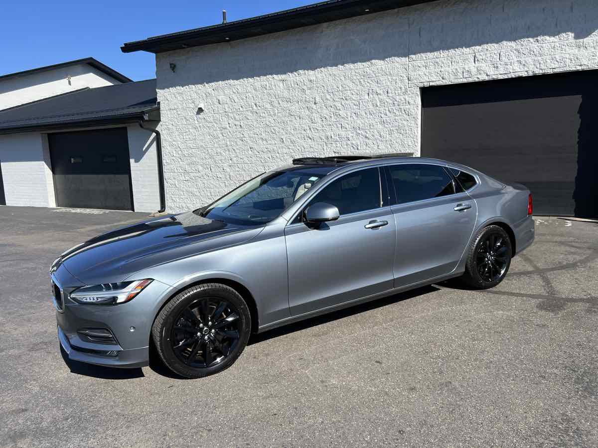 Used 2018 Volvo S90 T6 Momentum w/ Convenience Package image 2