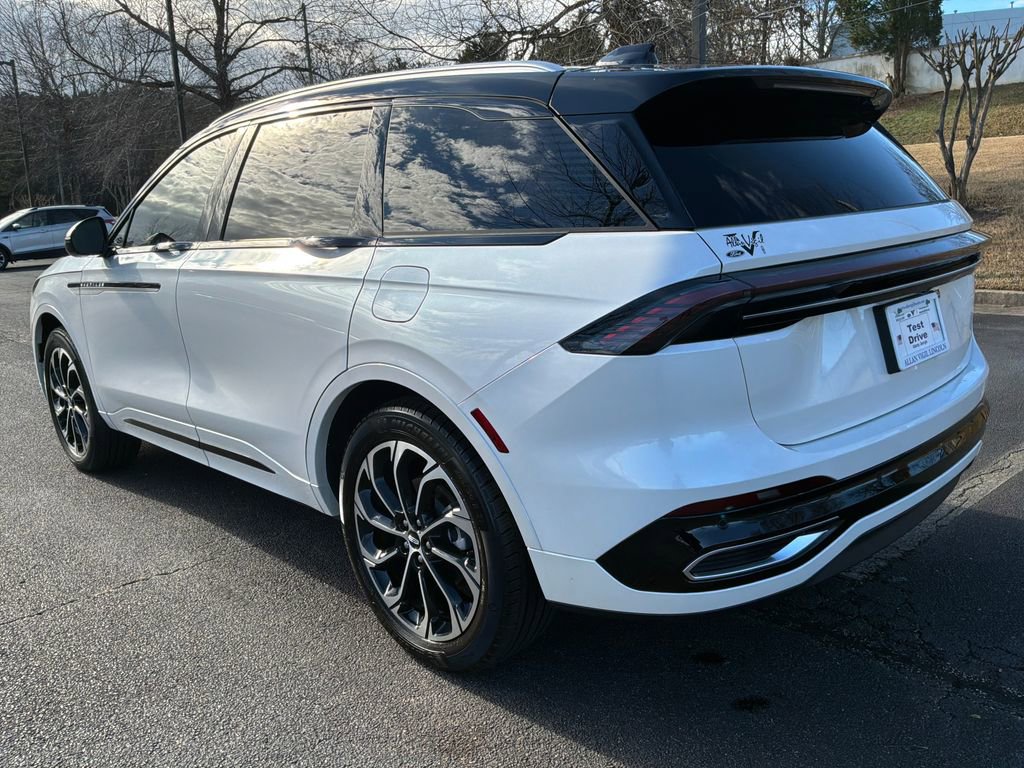 Used 2025 Lincoln Nautilus Reserve image 7