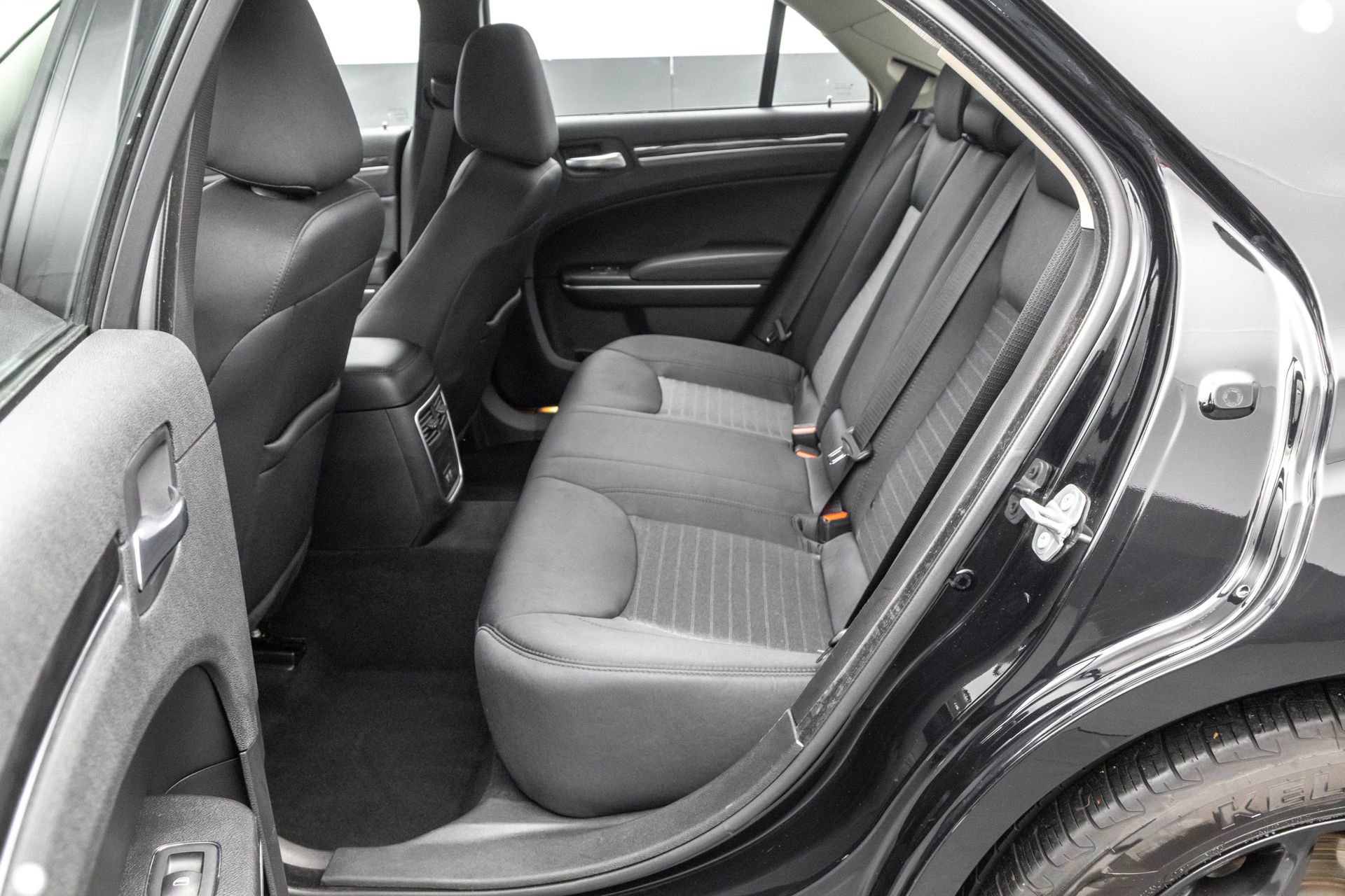 Used 2022 Chrysler 300 Touring w/ Sport Appearance Package image 28