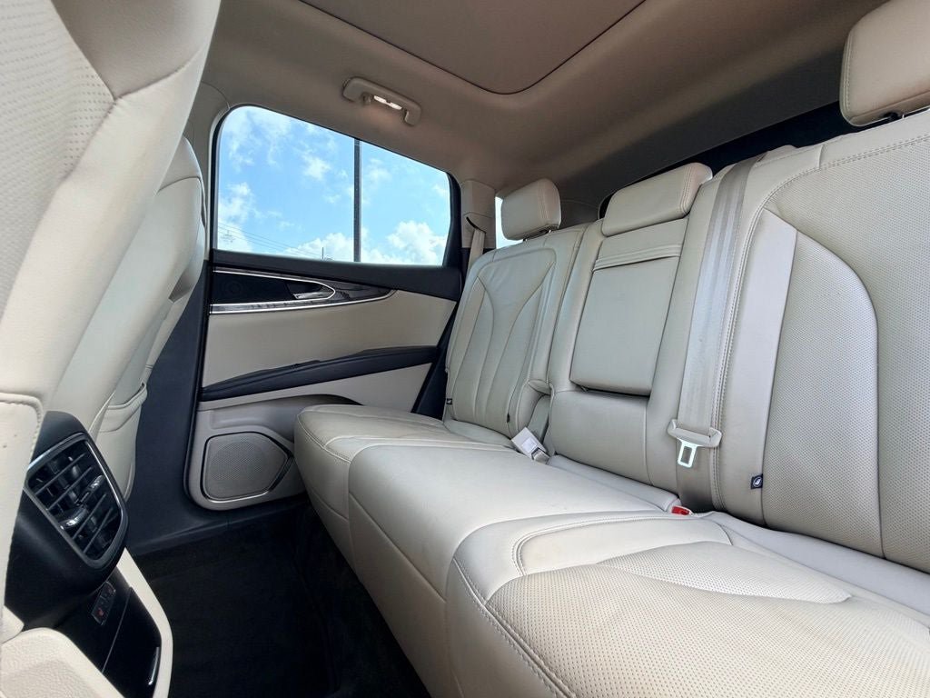 Used 2018 Lincoln MKX Reserve w/ Driver Assistance Package FWD image 17