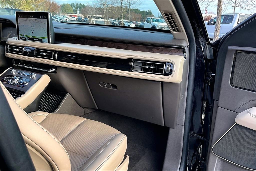 Used 2022 Lincoln Aviator Reserve w/ Equipment Group 201A RWD image 16