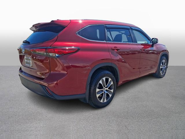 Used 2023 Toyota Highlander XLE image 4