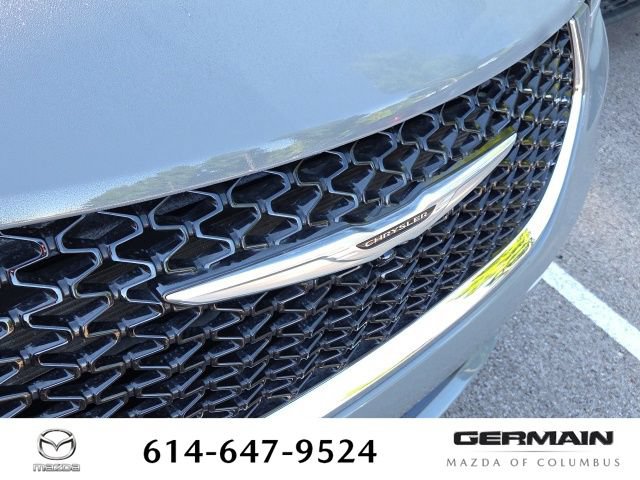 Used 2023 Chrysler Pacifica Touring-L AWD/4WD image 11