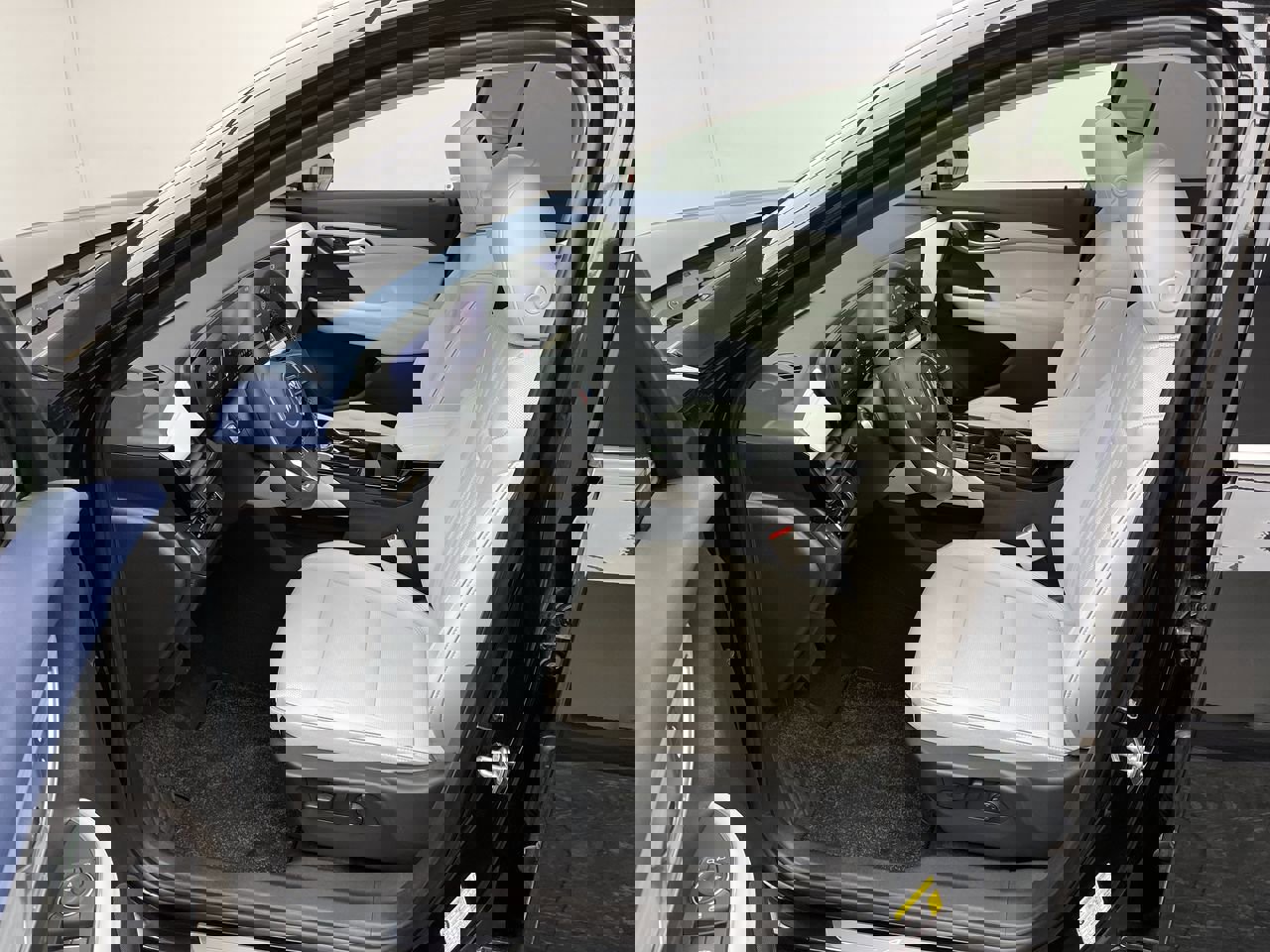 Certified 2024 Buick Envision Avenir image 3