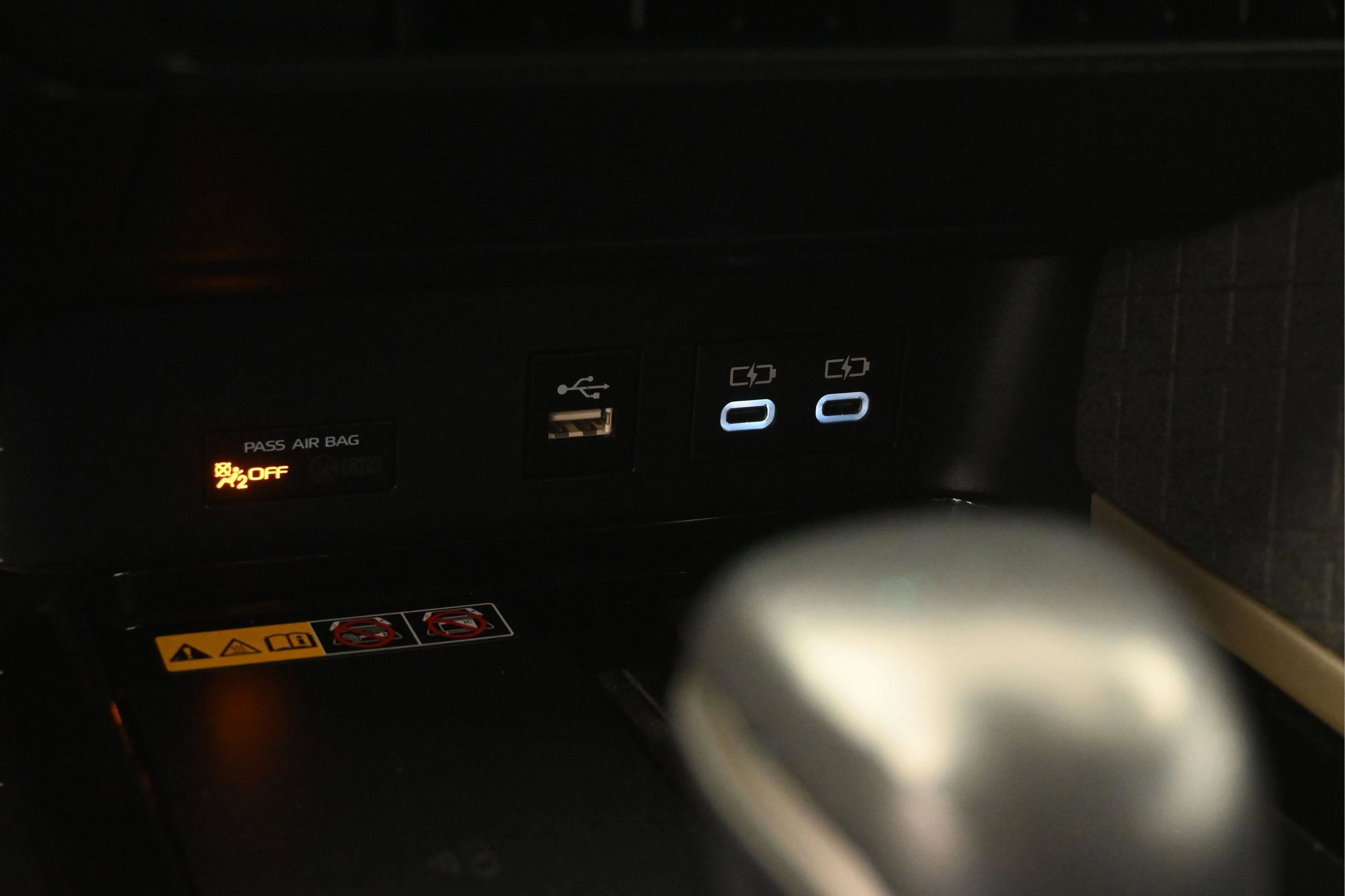 Used 2025 Toyota Camry XLE w/ Premium Plus Package FWD image 23