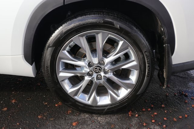 Used 2023 Toyota Highlander L image 10