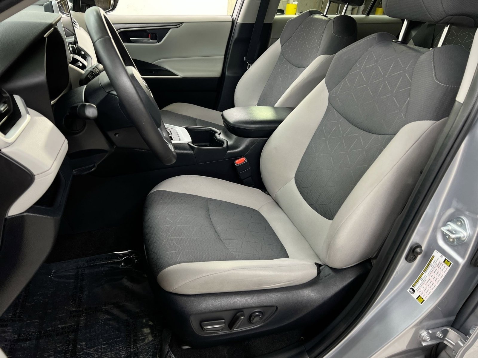 Used 2024 Toyota RAV4 XLE image 17