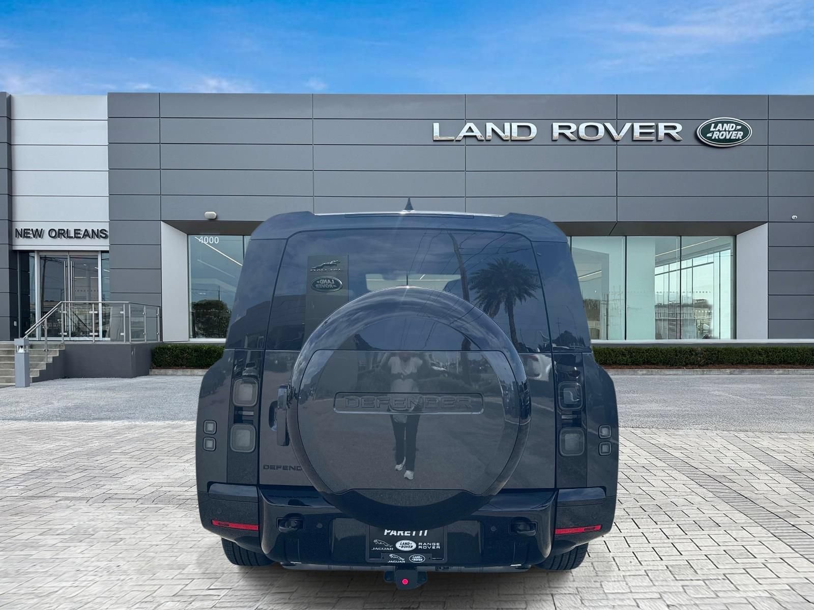 New 2026 Land Rover Defender 130 X-Dynamic SE AWD/4WD image 6