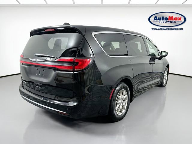 Used 2024 Chrysler Pacifica Touring-L image 2