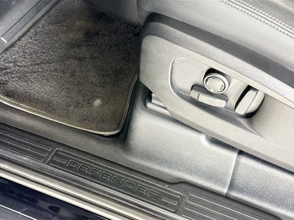 Used 2023 Land Rover Defender 90 S image 18