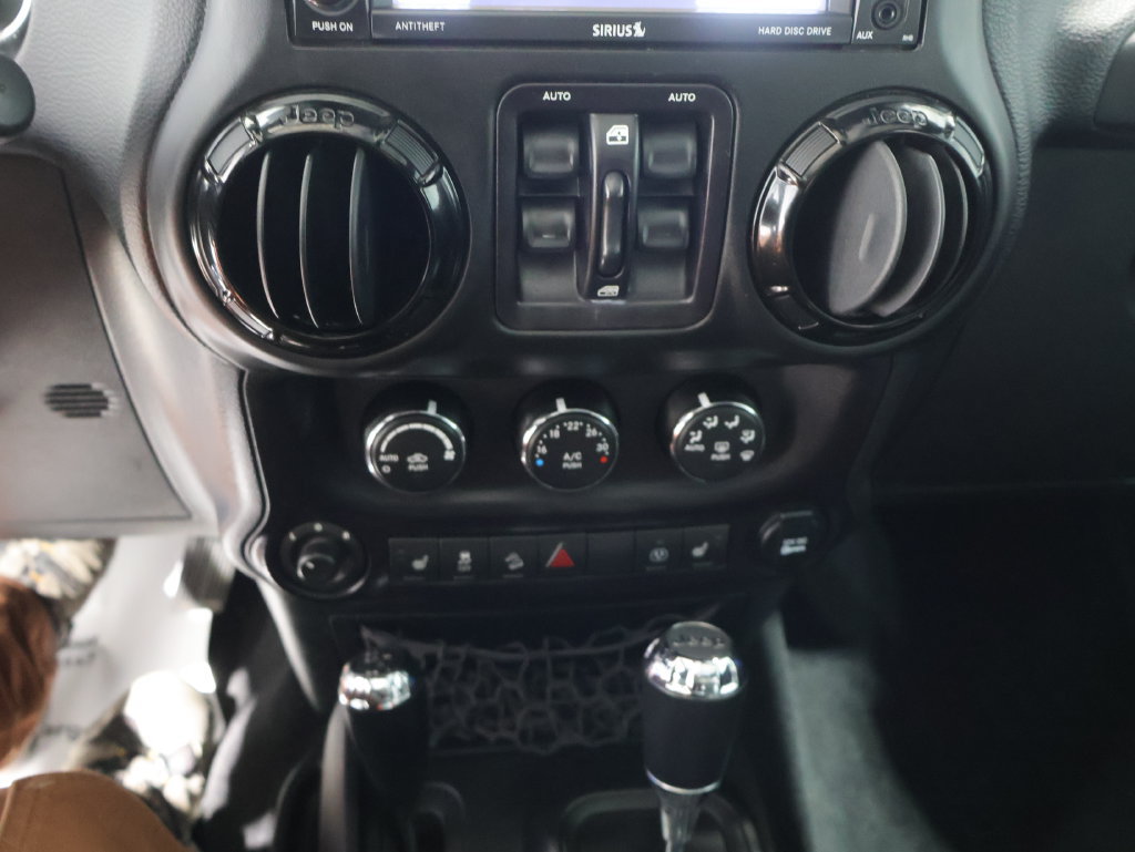 Used 2015 Jeep Wrangler Unlimited Sahara AWD/4WD image 27