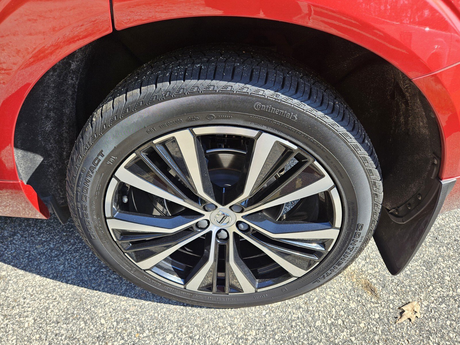 Used 2023 Volvo XC60 B5 Plus w/ Protection Package Premier AWD/4WD image 8