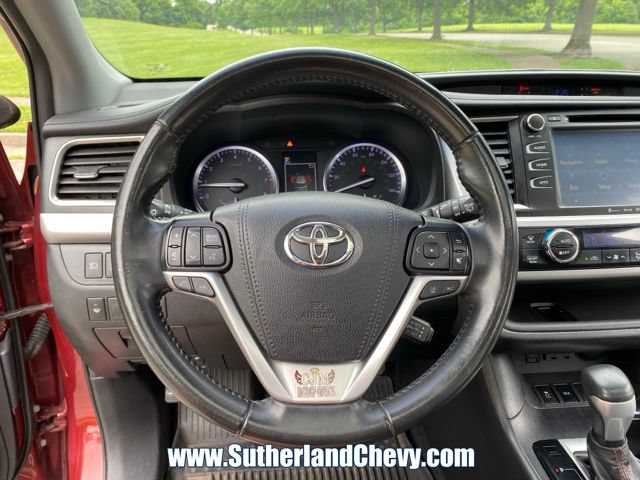 Used 2019 Toyota Highlander SE FWD image 20
