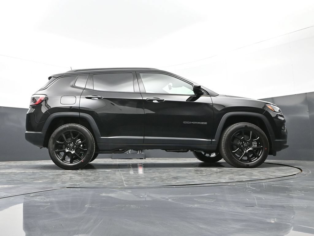 Used 2026 Jeep Compass Latitude AWD/4WD image 36