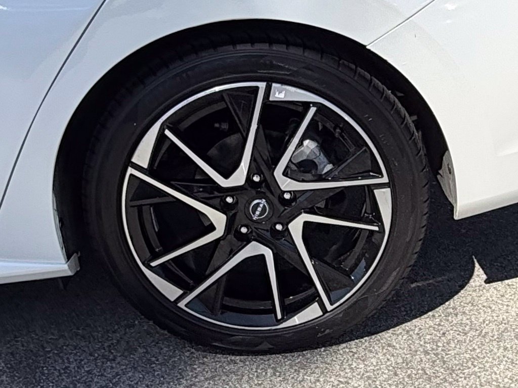 Certified 2024 Nissan Sentra SR w/ SR Premium Package FWD image 9