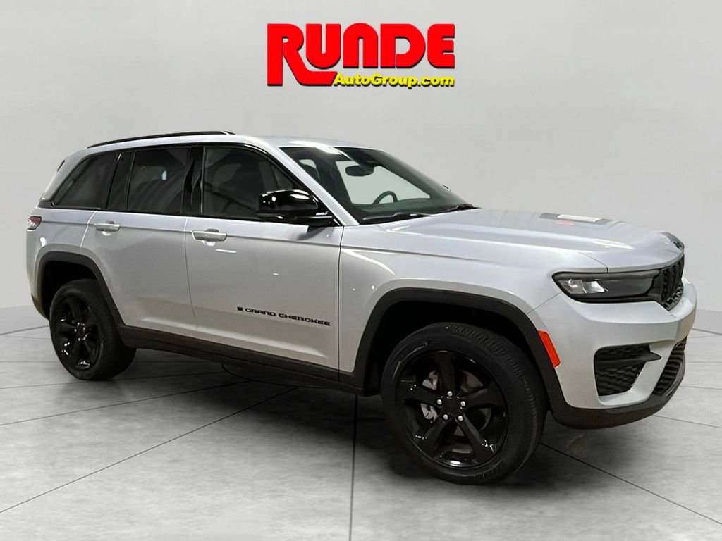 Used 2024 Jeep Grand Cherokee Altitude image 7