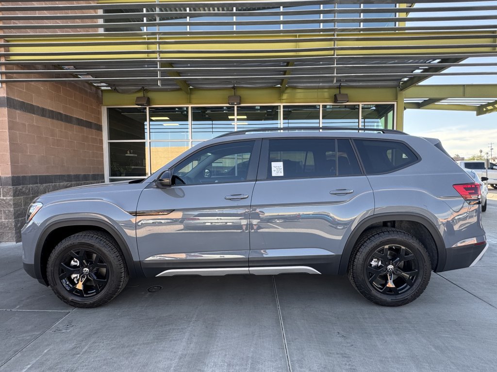Used 2024 Volkswagen Atlas Peak Edition SE AWD/4WD image 7