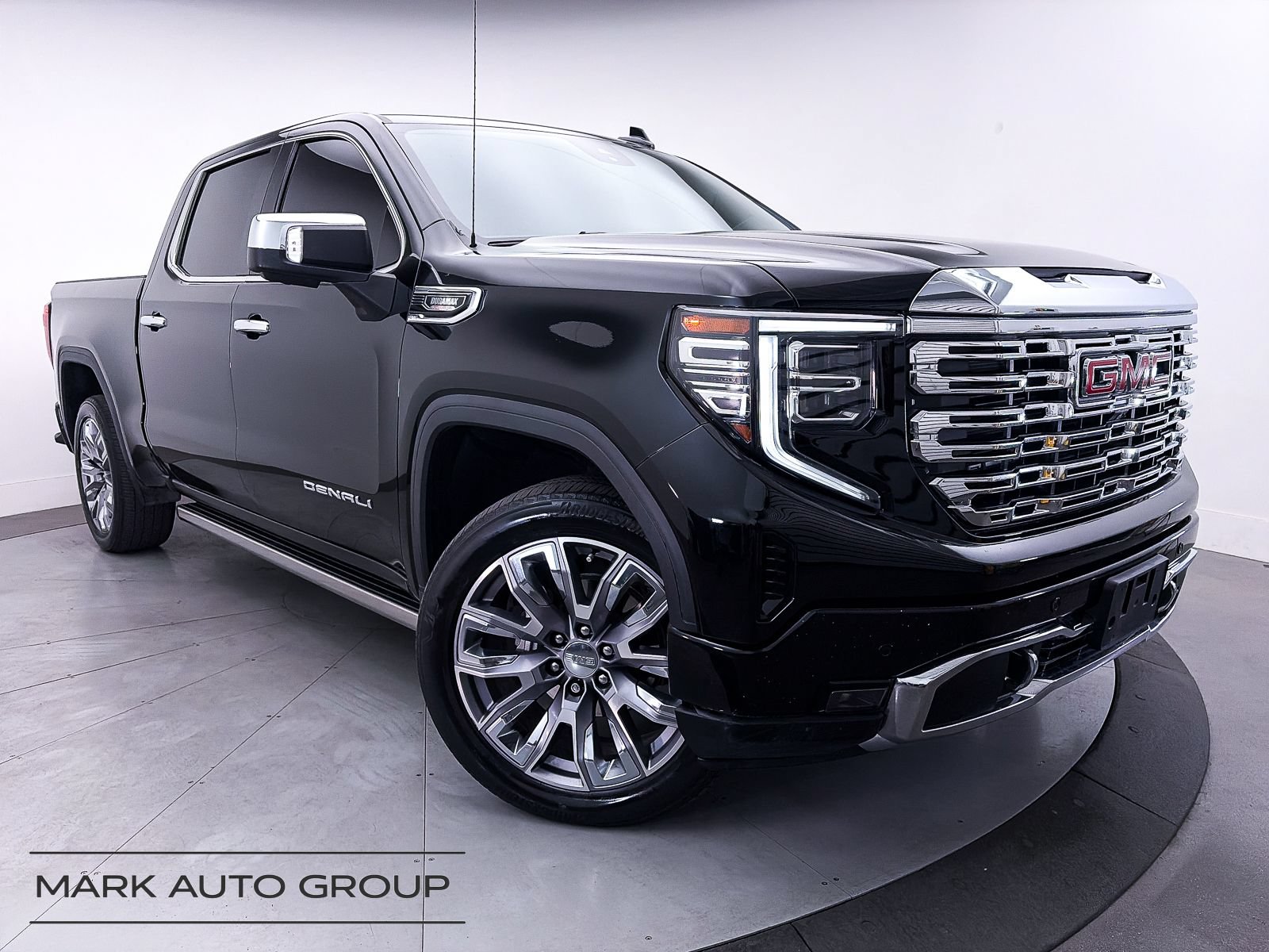 Used 2023 GMC Sierra 1500 Denali w/ Denali Reserve Package AWD/4WD image 1