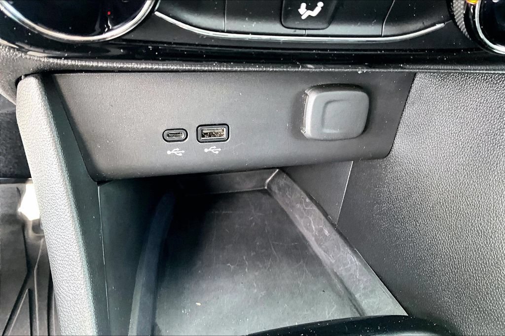 Used 2025 Buick Encore GX Sport Touring FWD image 31