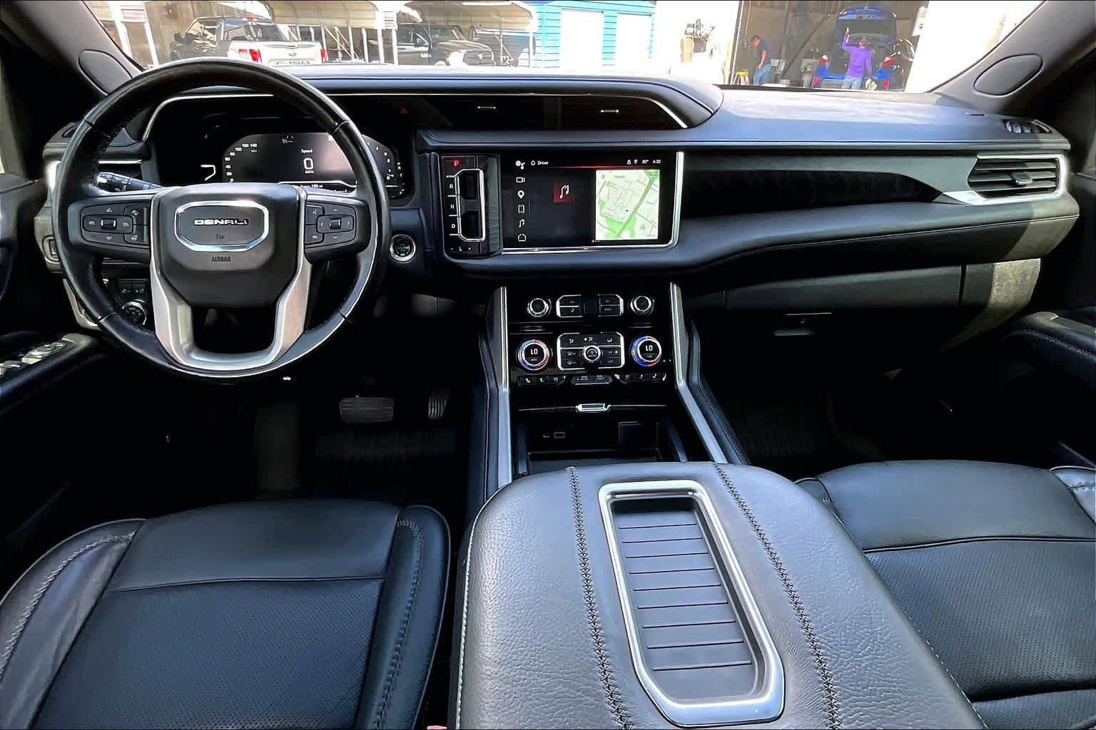 Used 2022 GMC Yukon XL Denali image 16