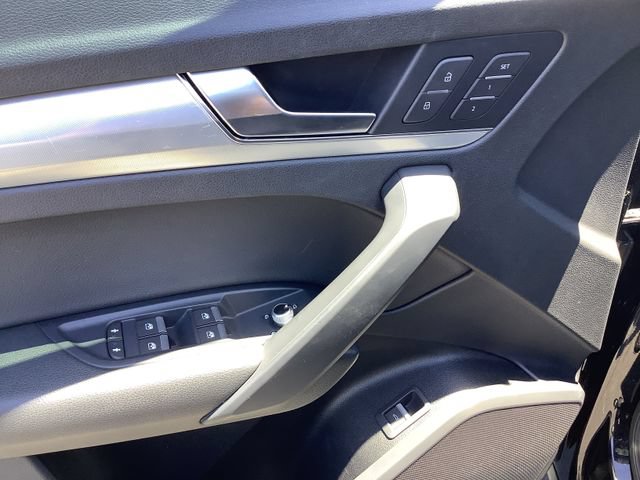 Used 2020 Audi Q5 2.0T Premium w/ Titanium Sport Package AWD/4WD image 10