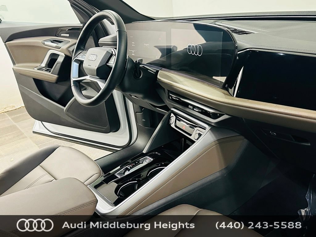 Certified 2025 Audi Q5 Premium Plus w/ Premium Plus AWD/4WD image 10