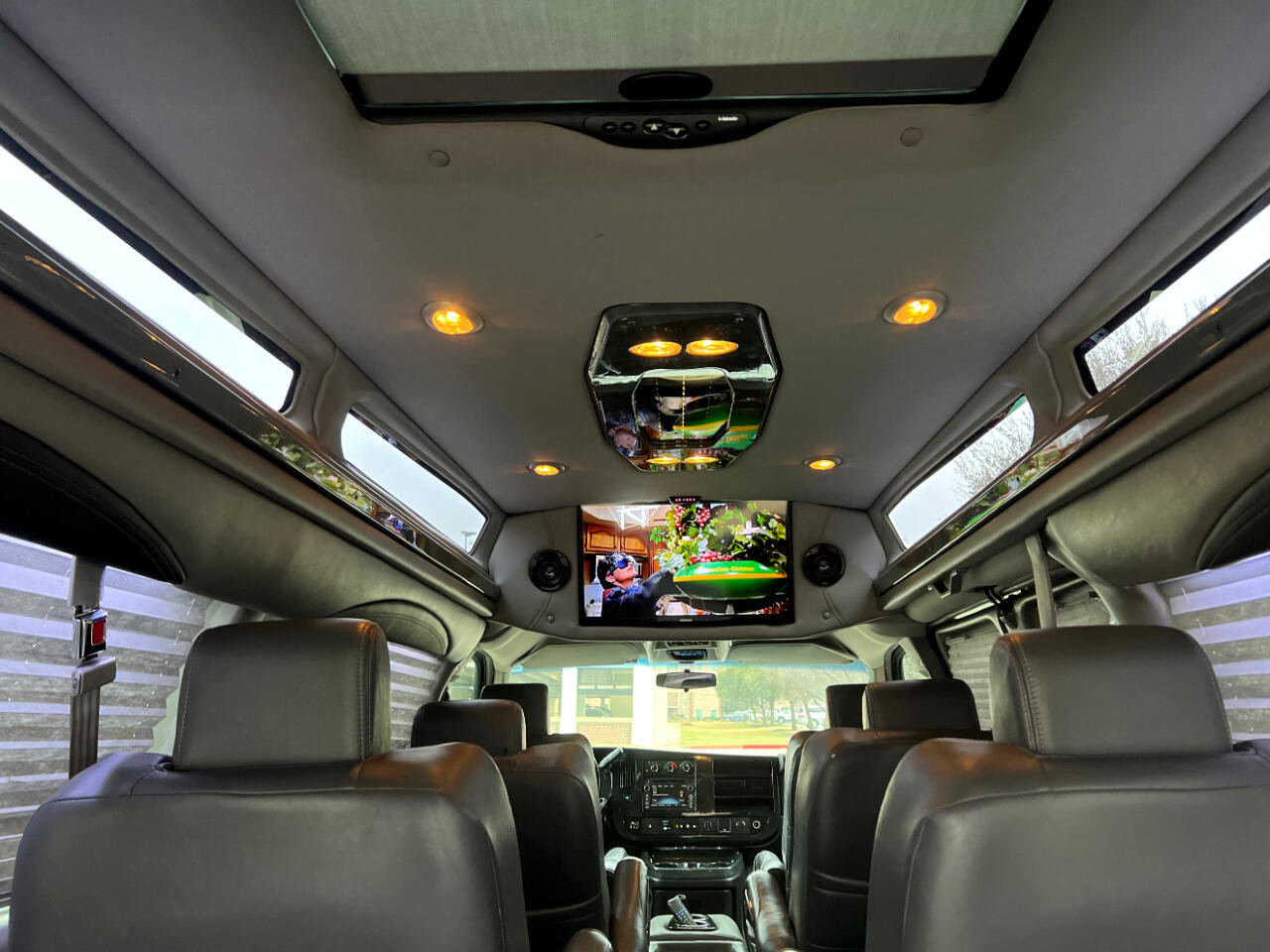 Used 2017 Chevrolet Express 2500 Extended image 53