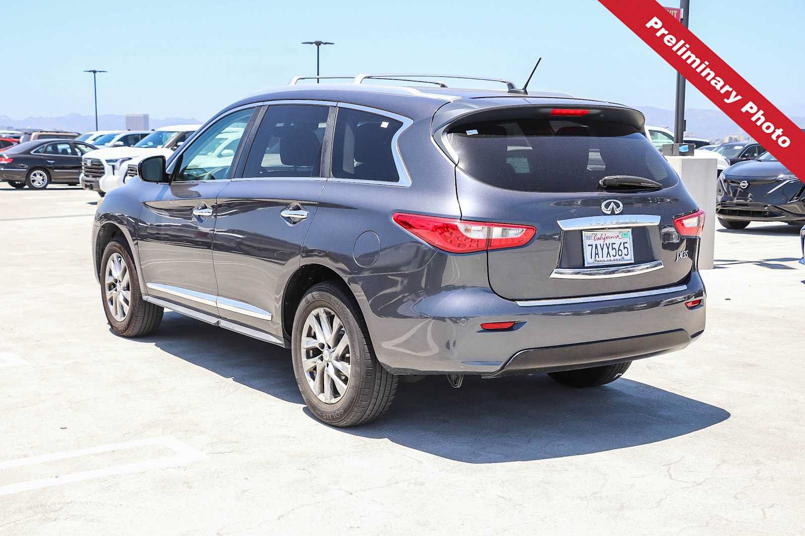 Used 2013 INFINITI JX35 FWD w/ Premium Pkg image 6