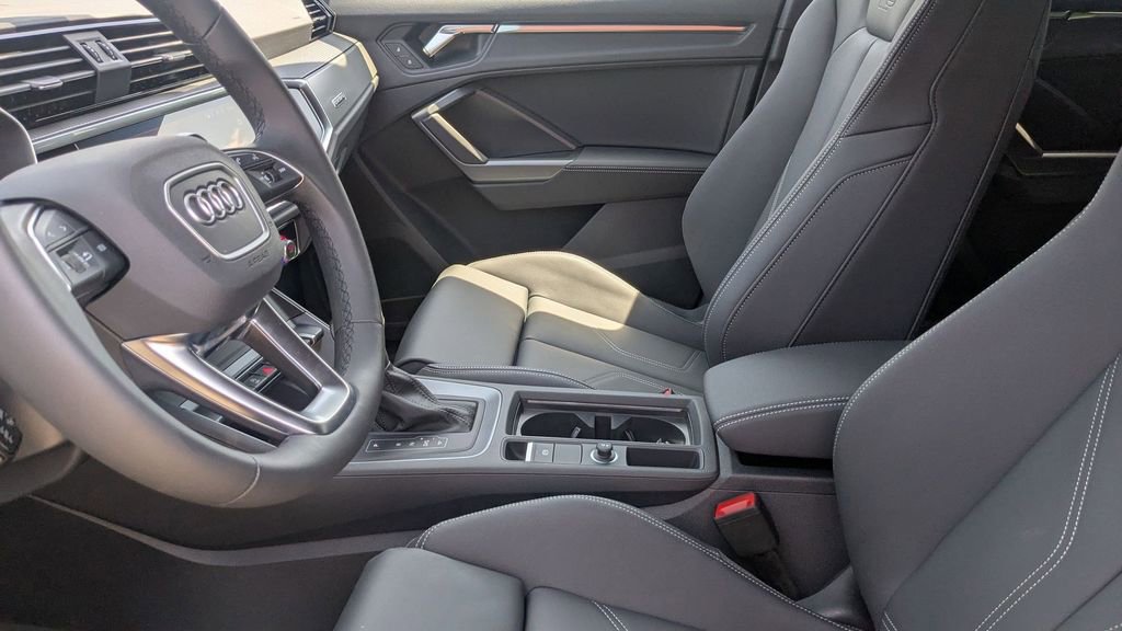 New 2025 Audi Q3 2.0T Premium image 8