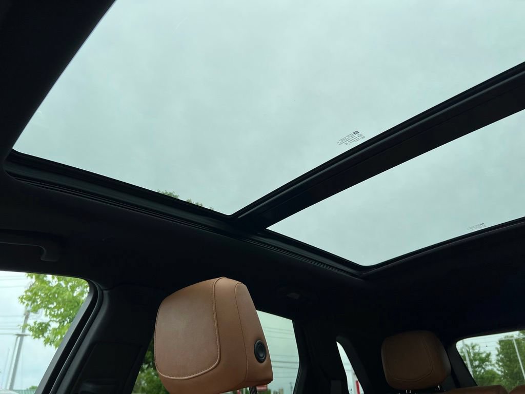 Used 2022 Cadillac XT5 Premium Luxury w/ LPO, Floor Liner Package AWD/4WD image 32