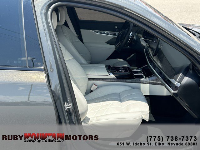 Used 2025 BMW 750e xDrive w/ Premium Package AWD/4WD image 30