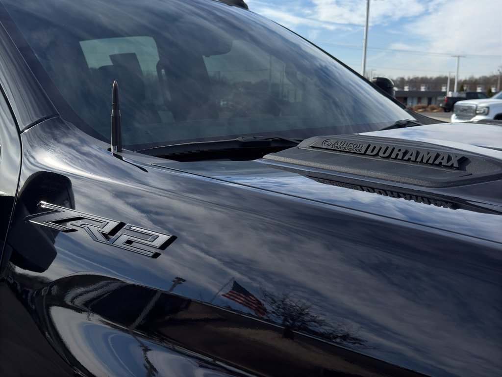 Used 2024 Chevrolet Silverado 2500 ZR2 w/ Technology Package image 9