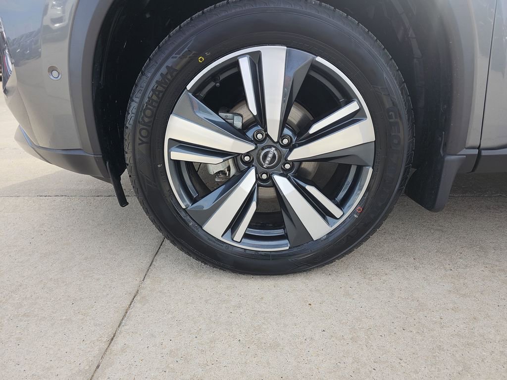 Used 2023 Nissan Rogue SL w/ SL Premium Package image 29