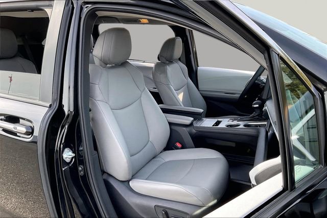 Used 2025 Toyota Sienna XLE image 21