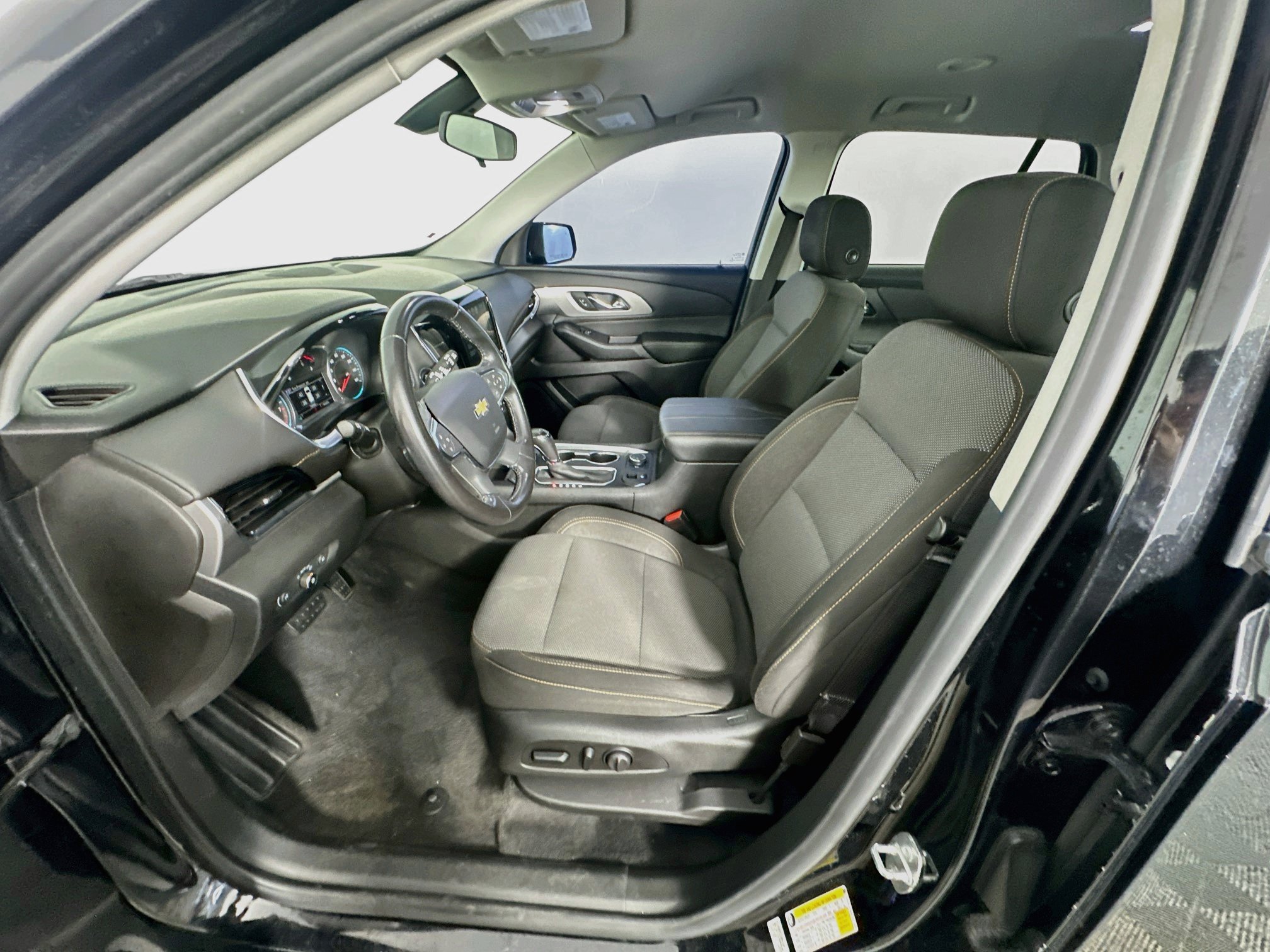 Used 2019 Chevrolet Traverse LT FWD image 13