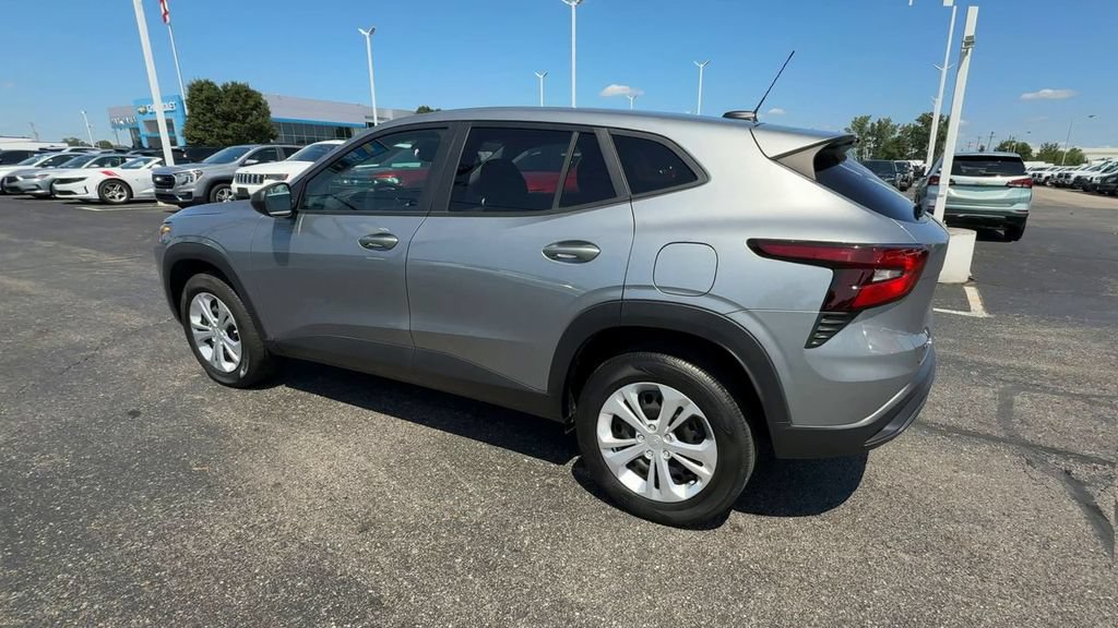 Used 2024 Chevrolet Trax LS w/ Driver Confidence Package FWD image 6
