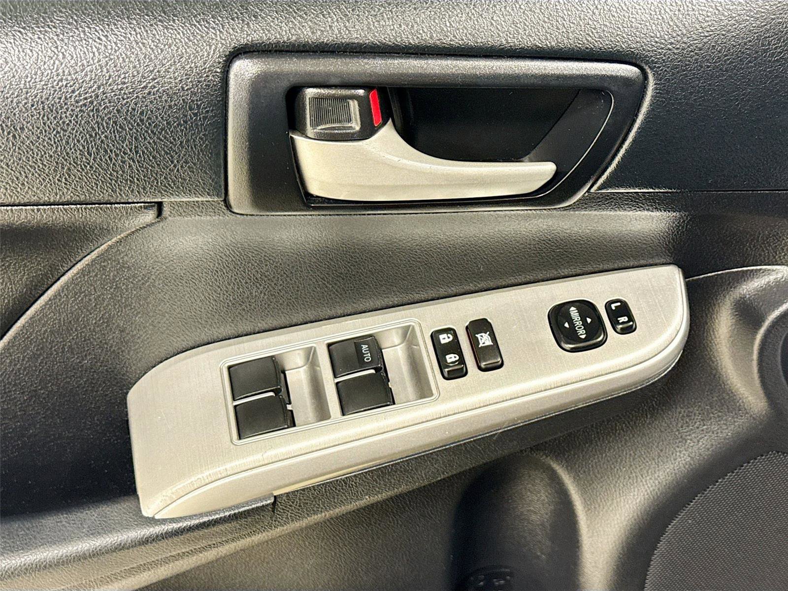 Used 2013 Toyota Camry SE FWD image 17