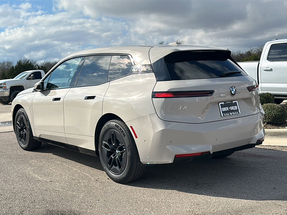 New 2026 BMW iX xDrive45 image 6