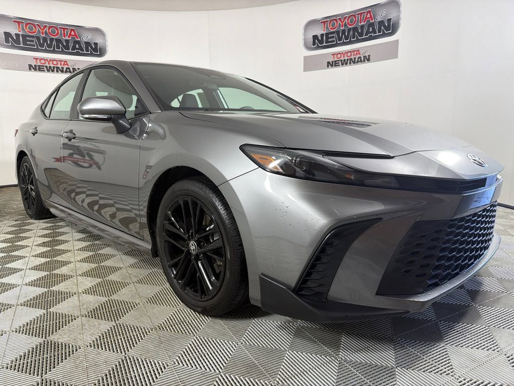 Used 2025 Toyota Camry SE FWD image 1