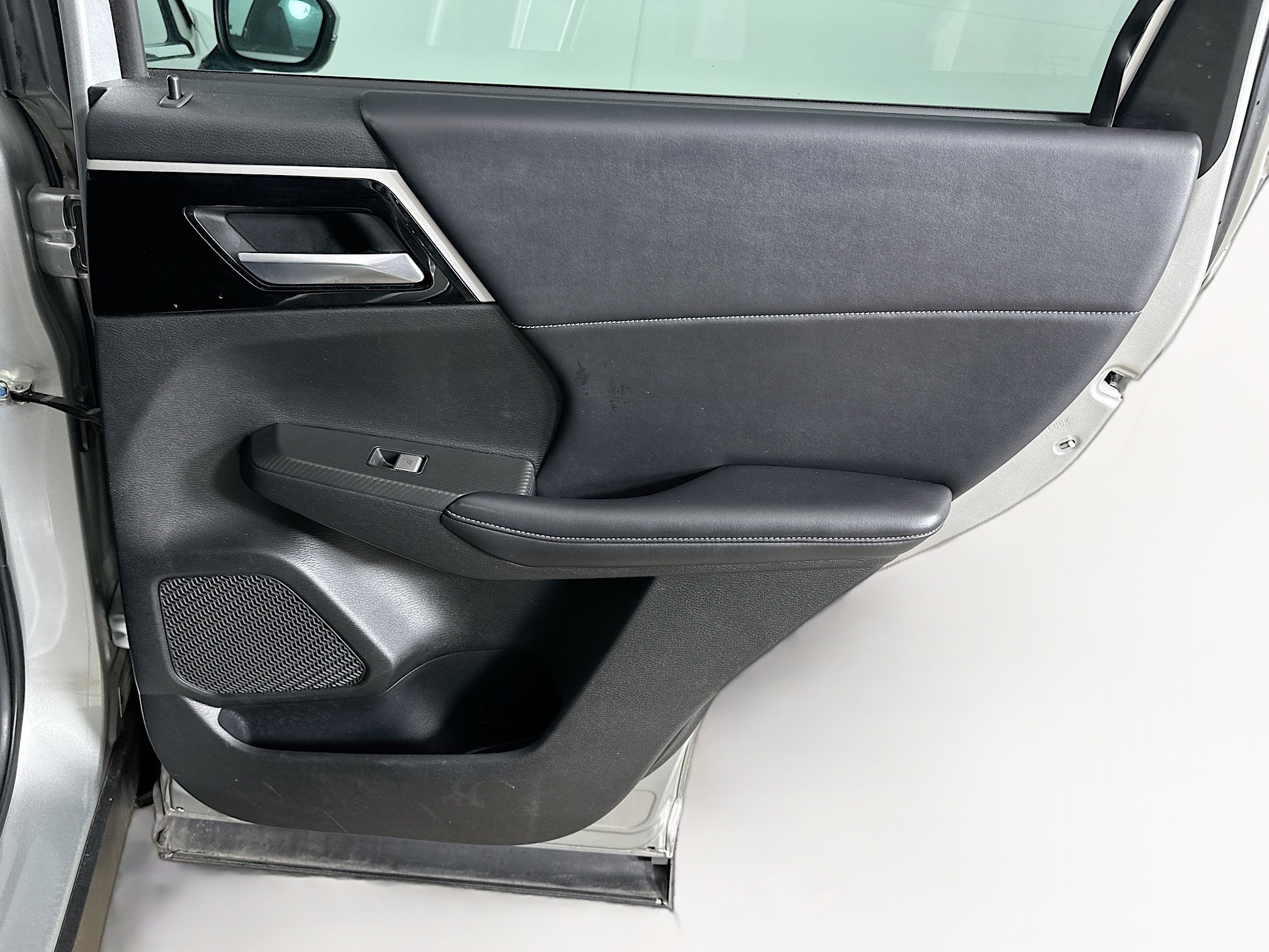 Used 2023 Mitsubishi Outlander SE image 31