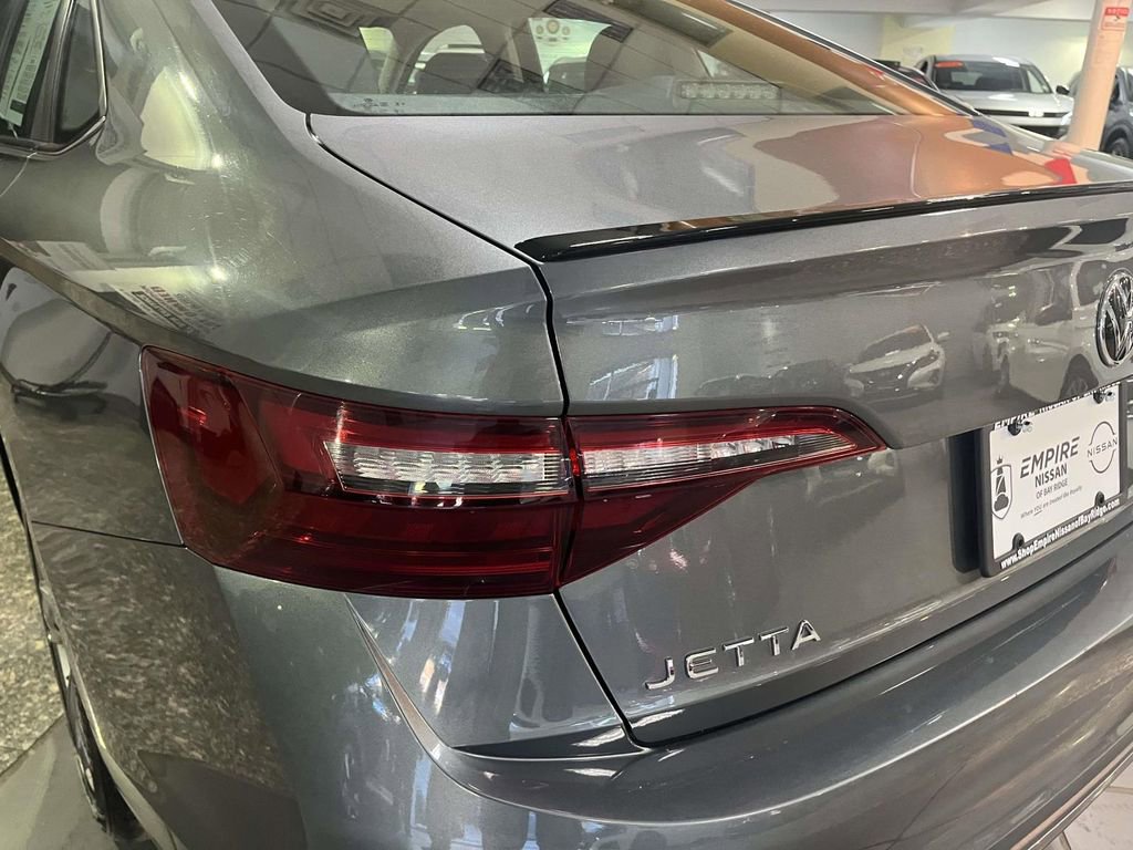 Used 2023 Volkswagen Jetta SE image 13
