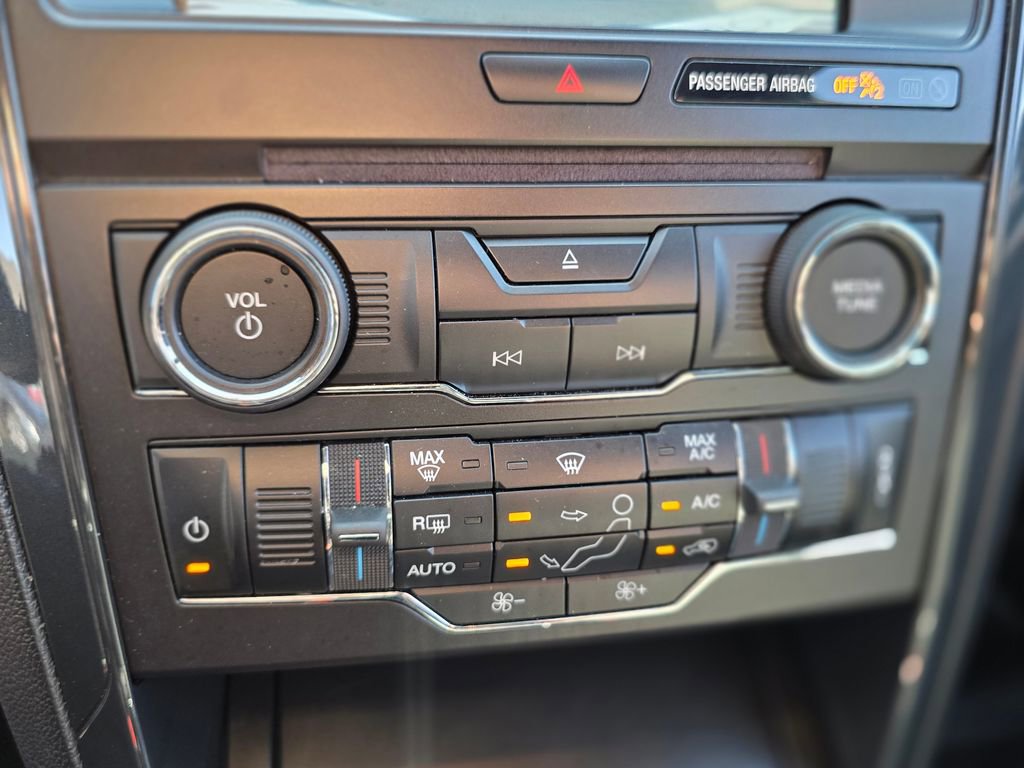 Used 2018 Ford Explorer XLT w/ Equipment Group 201A FWD image 31