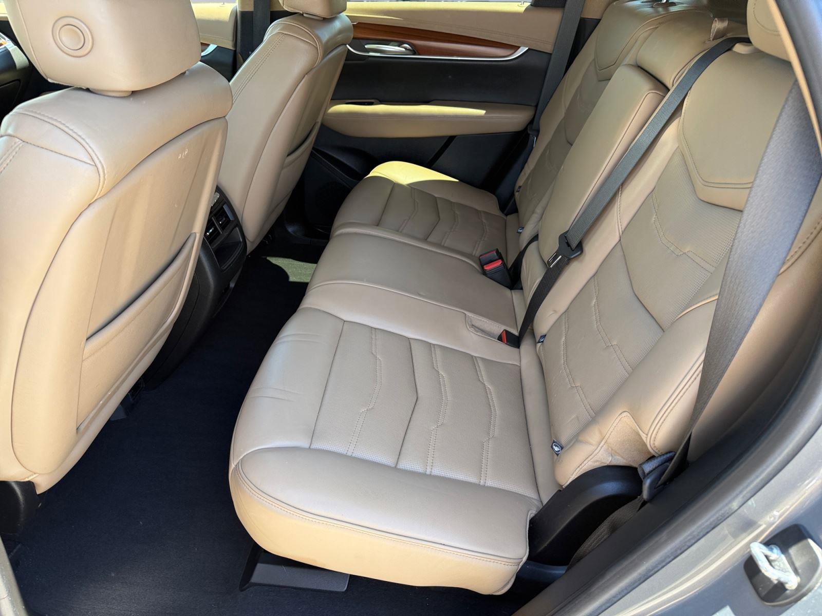 Used 2018 Cadillac XT5 Platinum w/ Driver Assist Package AWD/4WD image 17
