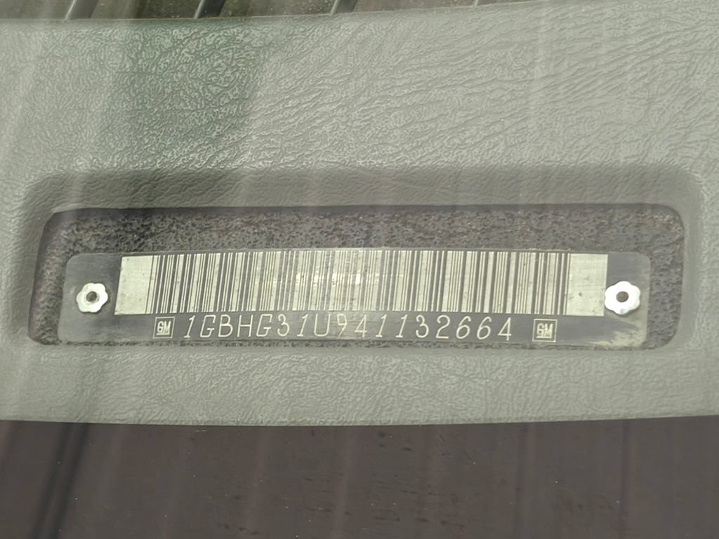 Used 2004 Chevrolet Express 3500 RWD image 41