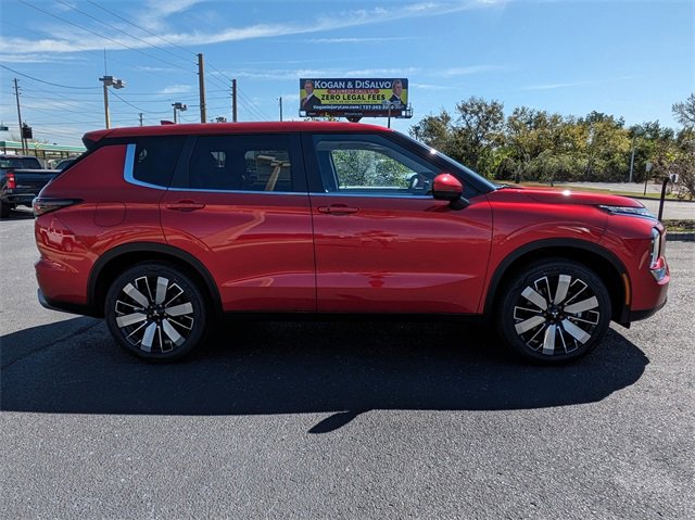 New 2025 Mitsubishi Outlander SE image 4