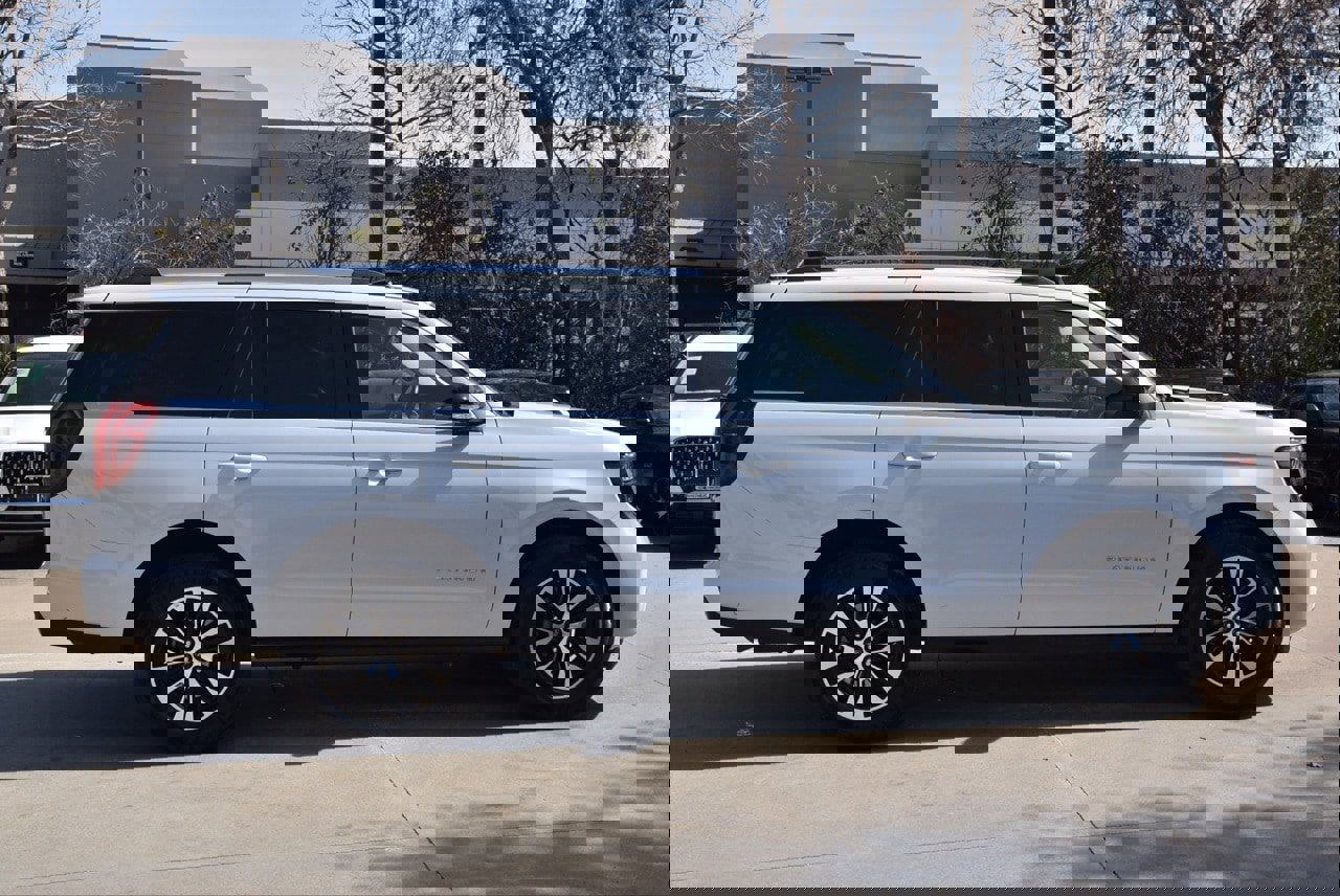 Certified 2025 Ford Expedition Platinum image 6